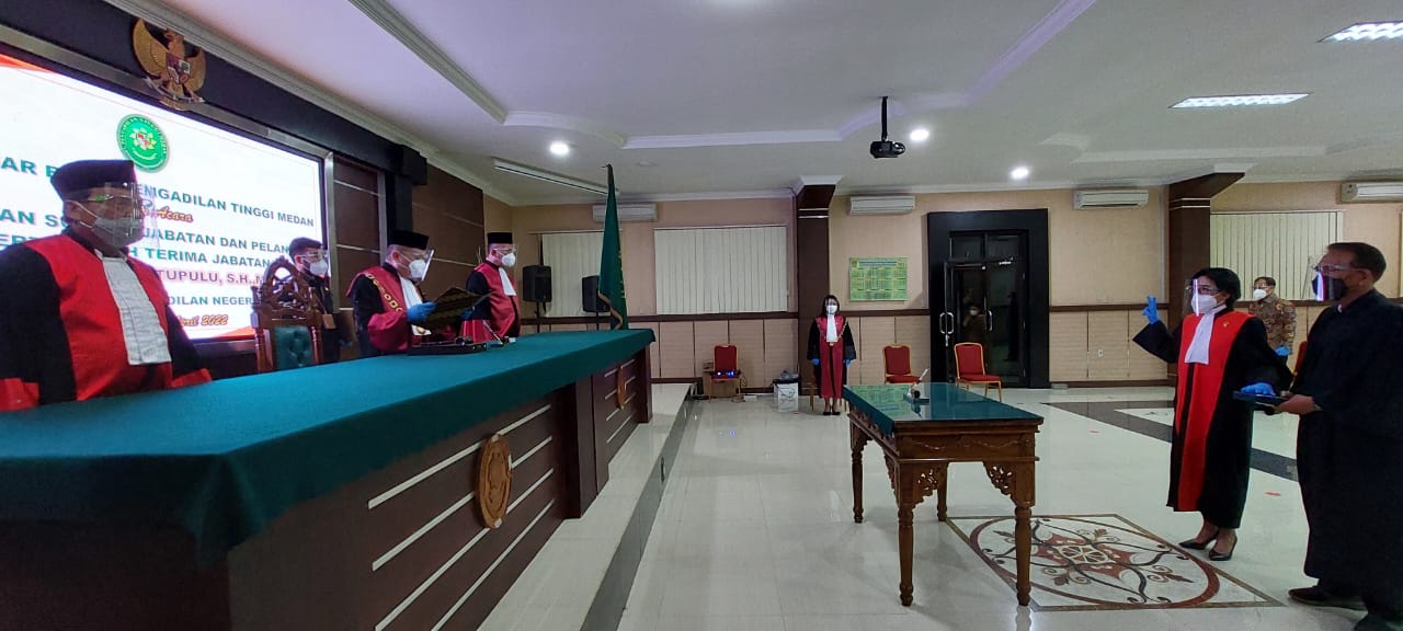 Pengambilan Sumpah dan Pelantikan Ketua Pengadilan Negeri Balige Ibu Evelyne Napitupulu, S.H.,M.H.